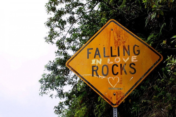FALLING (in love) ROCKS
